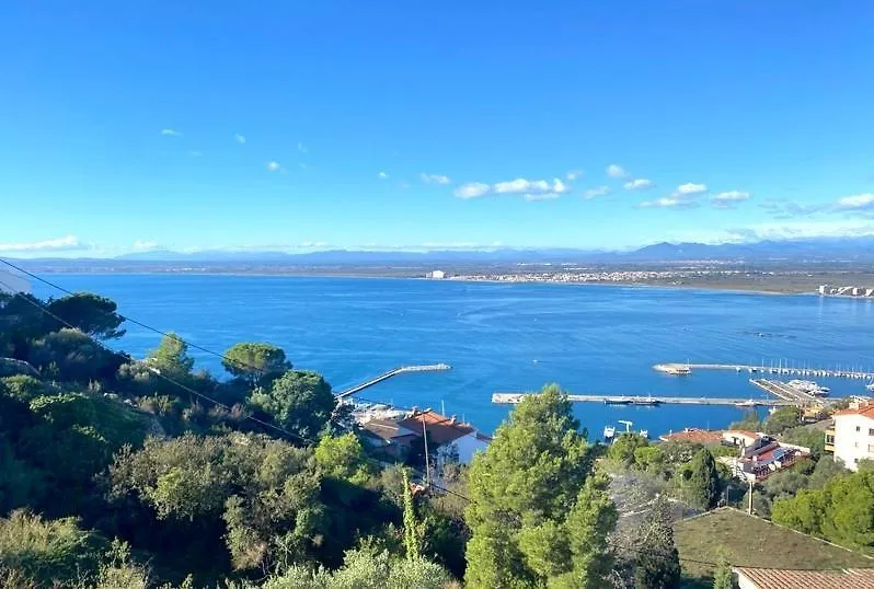Feriehus Maison Vacances Avec Piscine Commune Et Vue Mer Roses Spanien