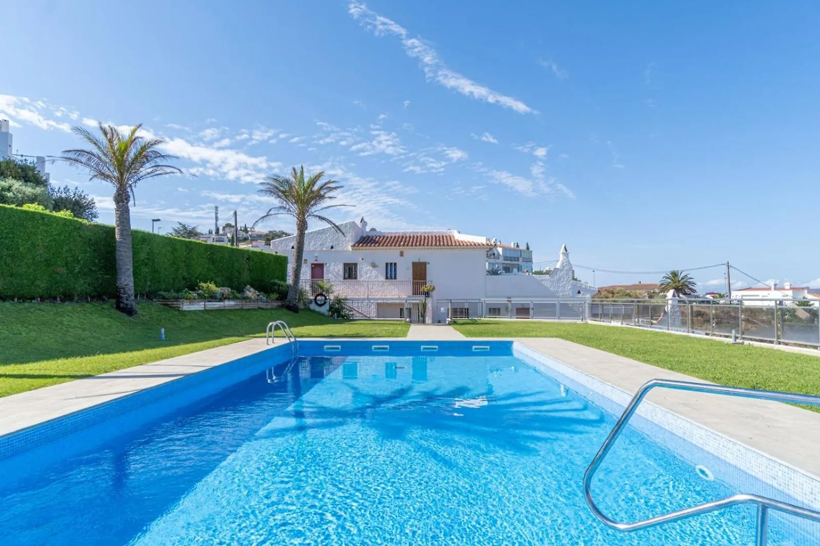 Maison Vacances Avec Piscine Commune Et Vue Mer Roses Feriehus